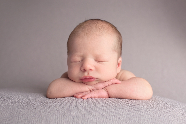 Baby in chin on wrists position